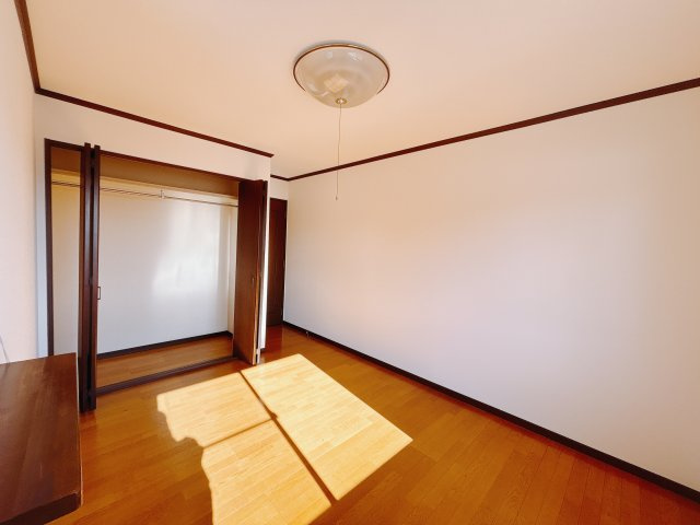 ■2階洋室｜2階各居室には収納をご用意しています♪常にお部屋を綺麗に保てます！小さなお子様も自然とお片付けができるようになるのでうれしいですよね！