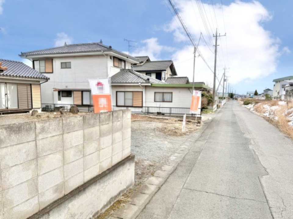 ■外観｜前面道路が広く見渡しが良いので、車の安全確認もばっちり！
