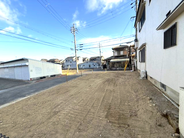 前面道路含む現地写真です