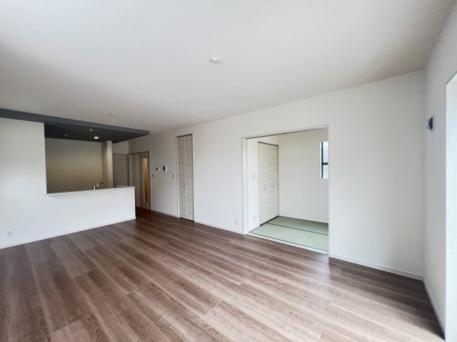 LDK18帖　3帖の和室続きで広々としています。