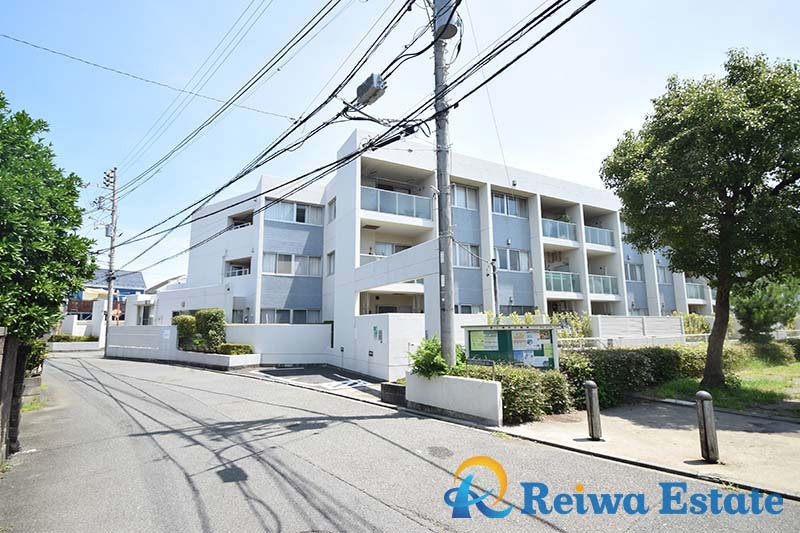 周辺は高い建物がない戸建を中心とした閑静な住宅地です。