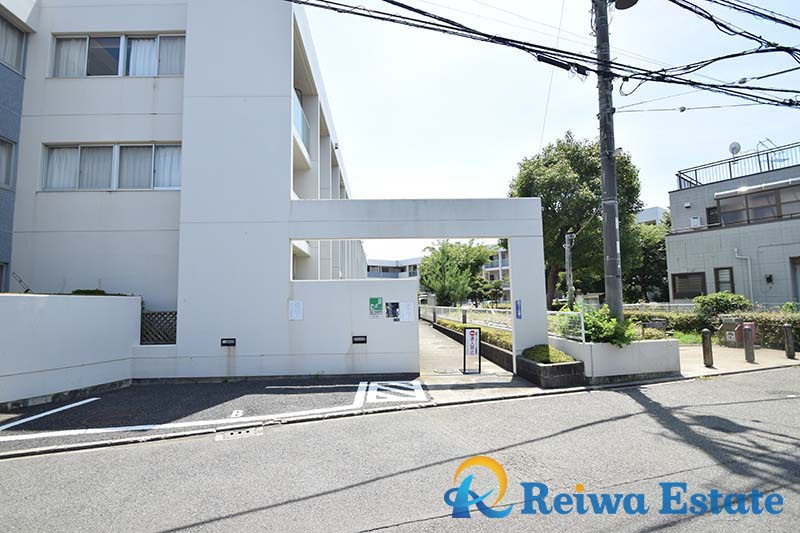 生活に必要な買物施設も徒歩圏に揃い、暮らしやすい住環境です。