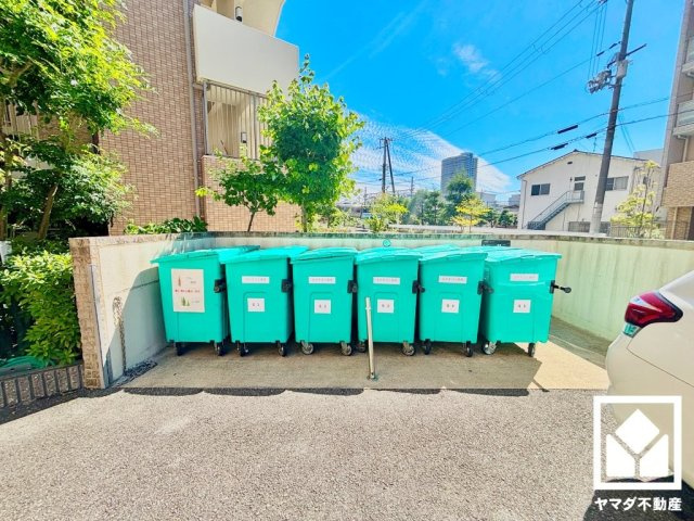 定期的な清掃・管理体制が整っており、すっきり保たれたゴミ置き場です。