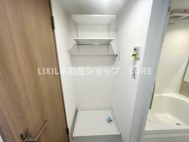 ランドリースペース上部には収納棚があり、柔軟剤や洗濯洗剤の置き場所も困りません。