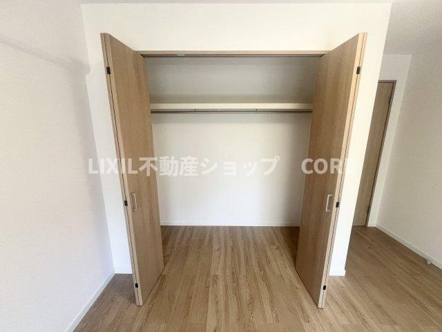 しっかりとした大きさのクローゼットを完備し、収納スペースも十分！