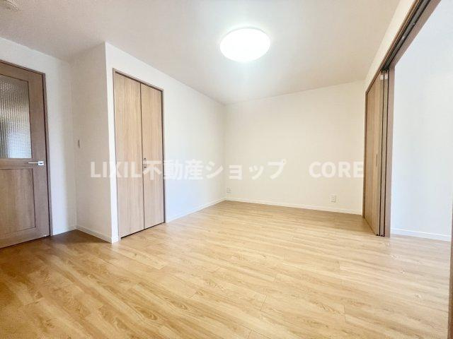 家族が集まるLDKは広さ10.5帖と家族団らんをするのにちょうど良いサイズです。