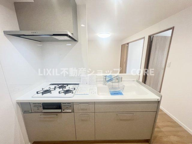 最新のシステムキッチンに新規交換済です。新品のキッチンなのは嬉しいですね。
