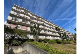 椿峰ニュータウン105街区2号棟の外観