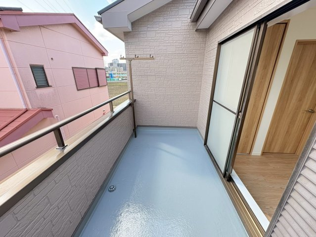 落ち着いた時間を過ごせるバルコニーです