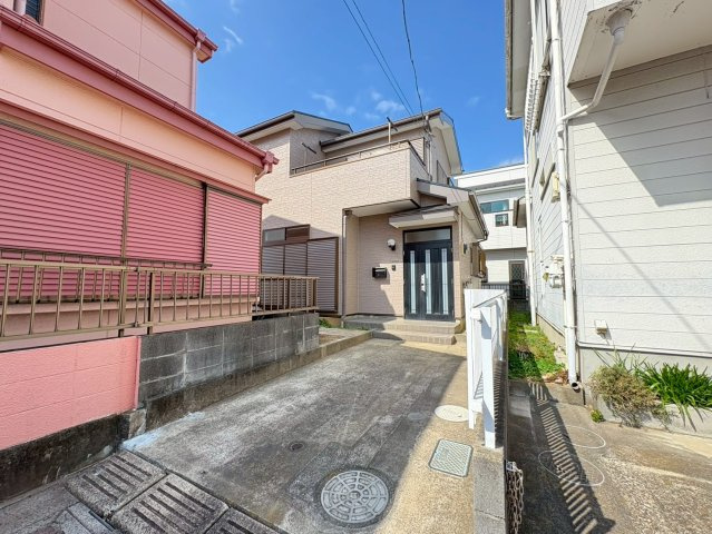 「独協大学前（草加松原）」駅徒歩約15分の建物です。周辺施設が充実しています。是非現地ご覧ください♪