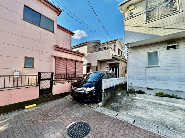 「独協大学前（草加松原）」駅徒歩約15分の建物です。周辺施設が充実しています。是非現地ご覧ください♪