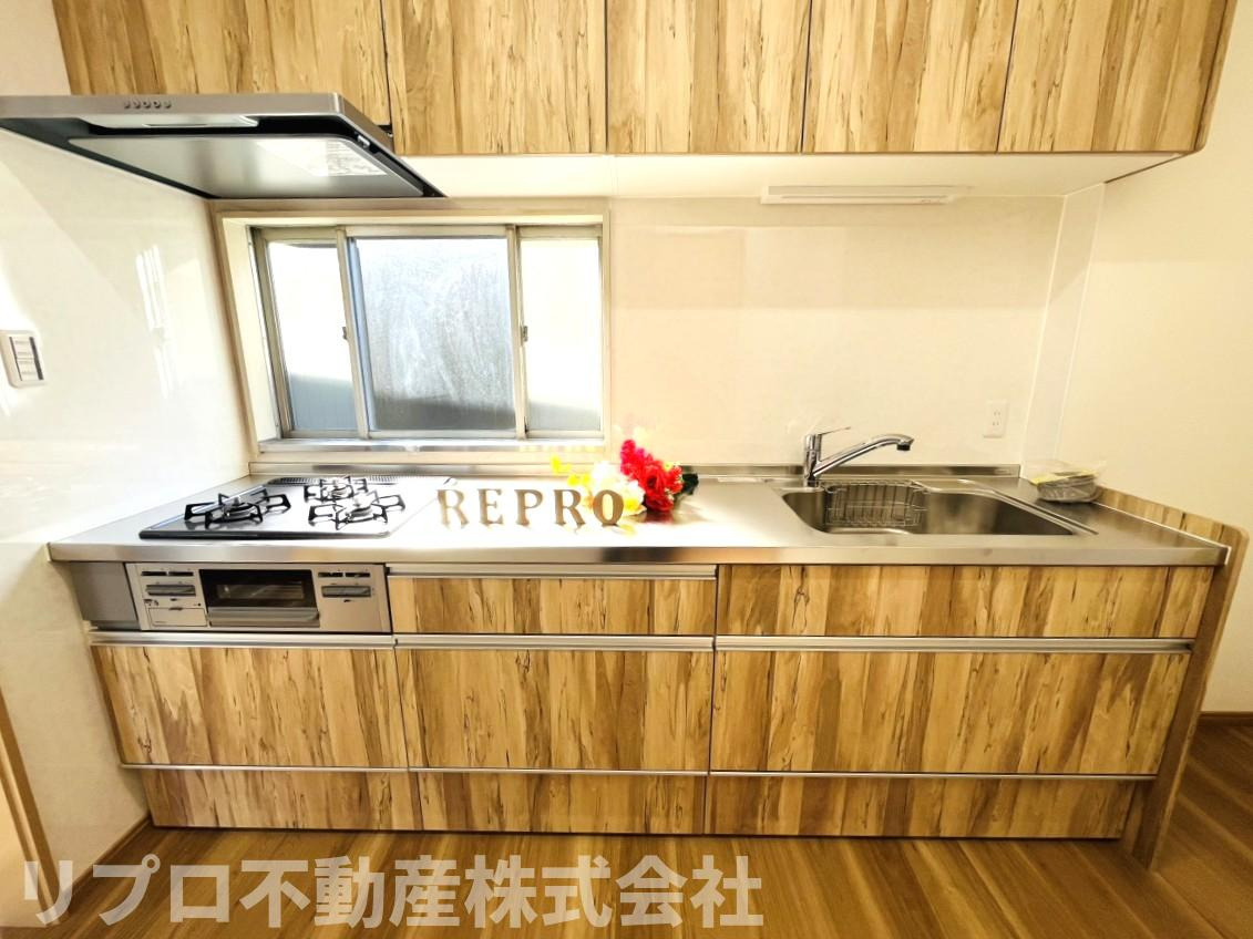 窓があり通気性と採光良好なキッチンです