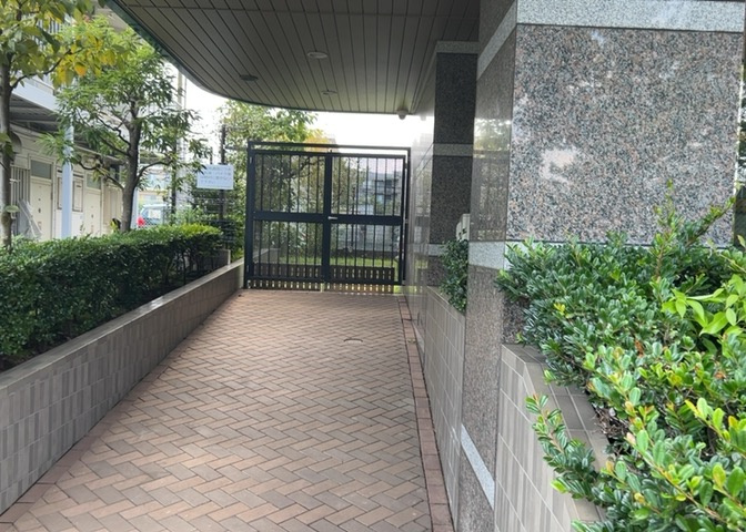 室内には来訪者を映像で確認できるモニター付きインターホンなどの防犯設備や、暮らしを豊かにする各種設備が備わっています。快適かつ安心安全に生活していただける仕様となっており、日々の暮らしを支えます。