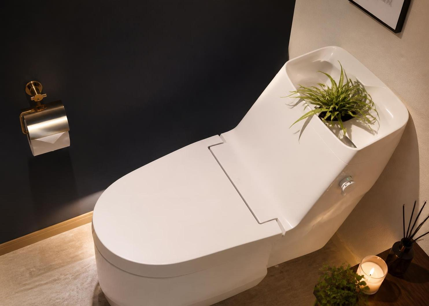快適に使用できる温水洗浄便座付きのトイレです。スペースもすっきりと配置されており、いつでも衛生的に保てます。毎日の暮らしの中で家族全員が気持ちよく使える、シンプルで使い勝手の良い衛生設備です。