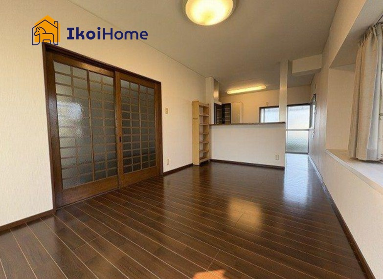 ●年中無休：当日予約可●約30帖の広々としたLDKは3面採光で明るい団らんスペースになっています。