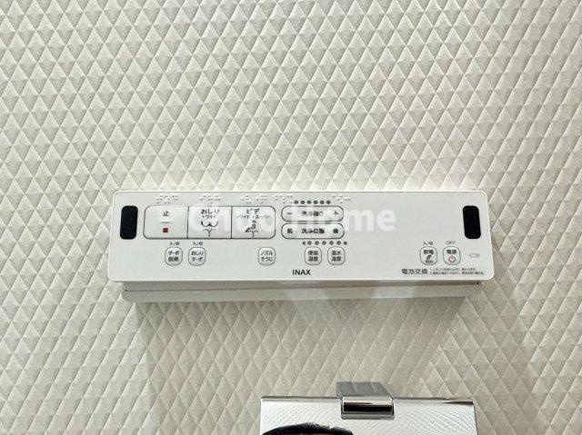【ウォシュレット】清潔に使いたいお手洗いには最適な設備です。もちろんウォームレットも標準装備です。