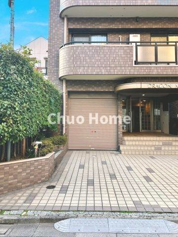 【敷地内駐車場】最新の空き状況や費用などの詳細は担当スタッフまでお問い合わせください。