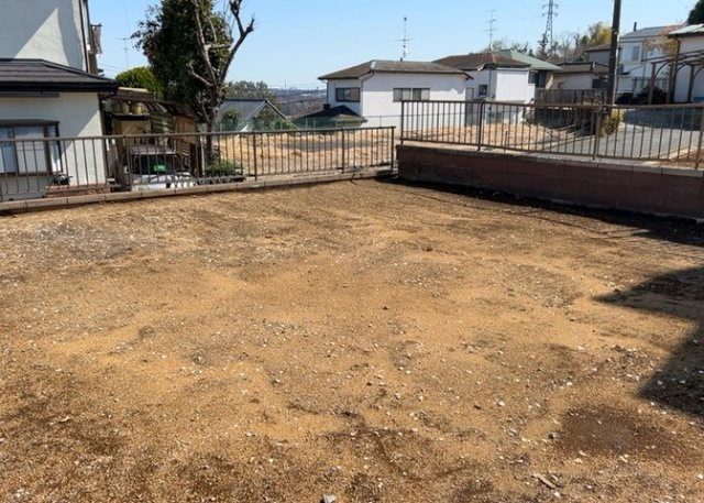 土地の形が極端に長細かったり、狭小地、あるいは道路との高低差がある傾斜地だった場合、後々売ろうとしても買い手がつかない場合もあります。後々、売却することになった時に価値の下がらない土地を選びましょう。