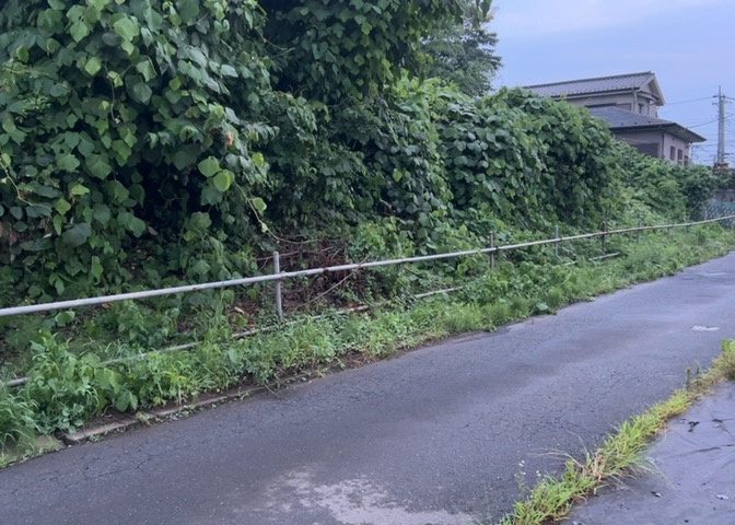土地の形が極端に長細かったり、狭小地、あるいは道路との高低差がある傾斜地だった場合、後々売ろうとしても買い手がつかない場合もあります。後々、売却することになった時に価値の下がらない土地を選びましょう。