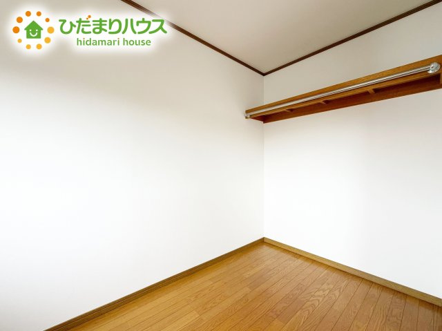 寝室にはウォークインクローゼットを完備