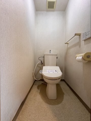 トイレは居室側にあります。