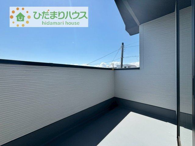 広々としたバルコニー。お洗濯物もぜーんぶ干せちゃいます！！