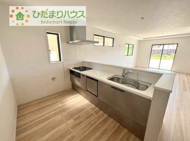 料理をしながらでも、ご家族との会話を楽しめる対面式キッチン♪