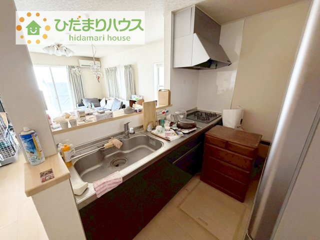 料理をしながらでも、ご家族との会話を楽しめる対面式キッチン♪