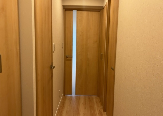内装はとにかくおしゃれなものがいい！と選ぶ前に、まず住んだ後のことを想像してみましょう。住んでみたらコンセントの位置が悪くて使いにくいなど出てきます。事前にどの家電をどこに置くか想定しておきましょう。