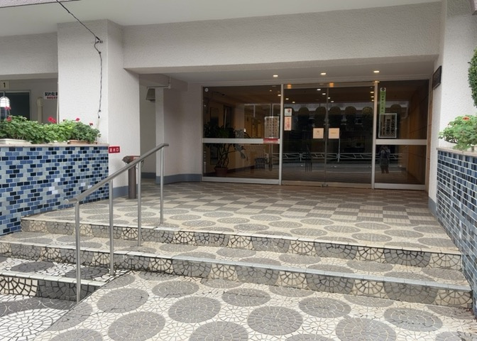 マンションのエントランスには、もともと風よけや防犯の役割がありますが、マンションによって宅配ボックスなどの設備が備わっている所もあります。日々の生活をイメージしながら生活しやすさをチェックしましょう。