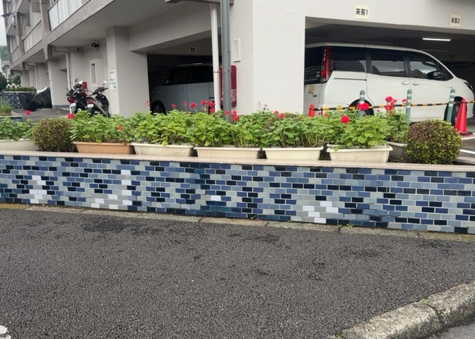 物件によっては、入居者が個人的に使用できる専用庭がついているものもあります。また、住宅の中にある土間の部分を庭と呼ぶこともあります。庭の用途は住む人によって変わり、それによってデザインもさまざまです。