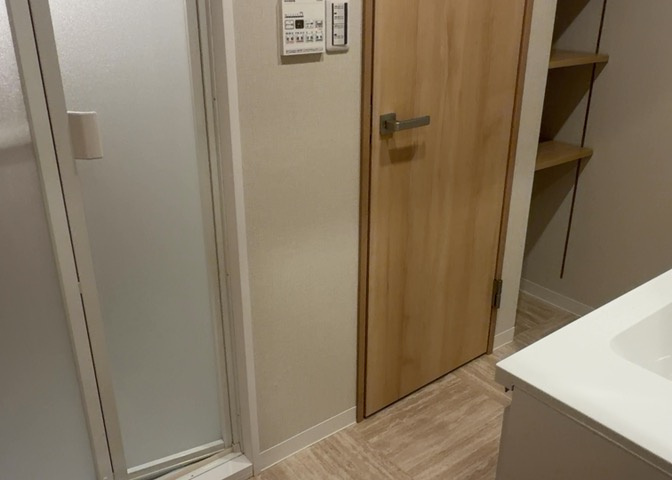 洗面脱衣所は「体を綺麗に整える場所」という目的と役割を持っています。そして便利で使い勝手のいい「体を綺麗に整える場所」にするためには、配置や動線、照明や収納計画をしっかりと検討しておく必要があります。
