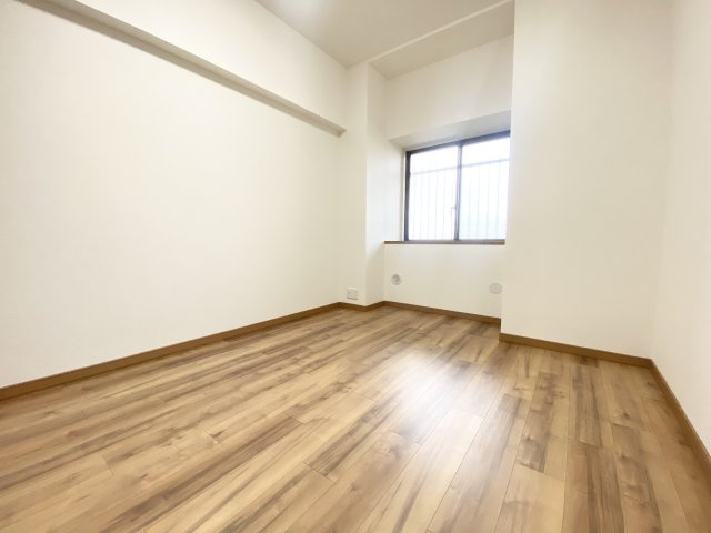 北西洋室（6.0帖）は出窓があり北側のお部屋ですが光が差し込んで明るいイメージです♪　