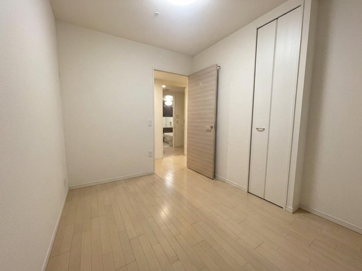 子供部屋…創造性や成長を促す遊びの空間を提供。学習や趣味に集中できる環境を整えます。個別のプライベートスペースは自己表現と自立心を育み、心地よい睡眠環境を整えリラックスできる場所を提供。