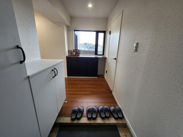 収納もある玄関です