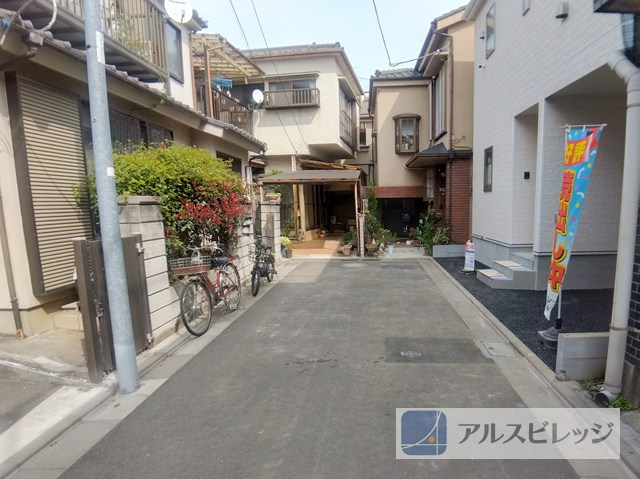 前面道路含む現地写真です