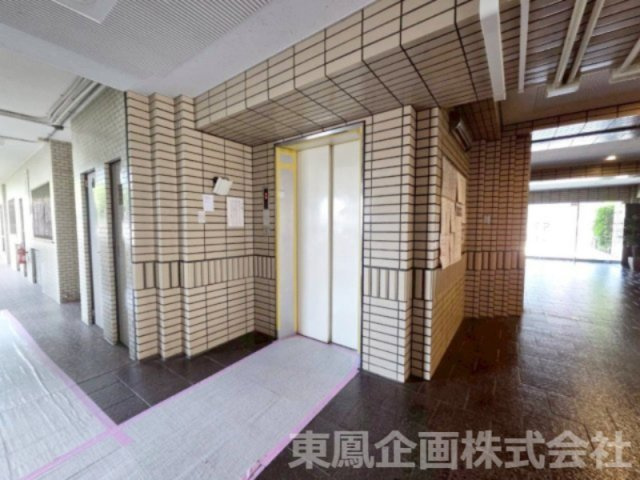エレベーター1基あります。
