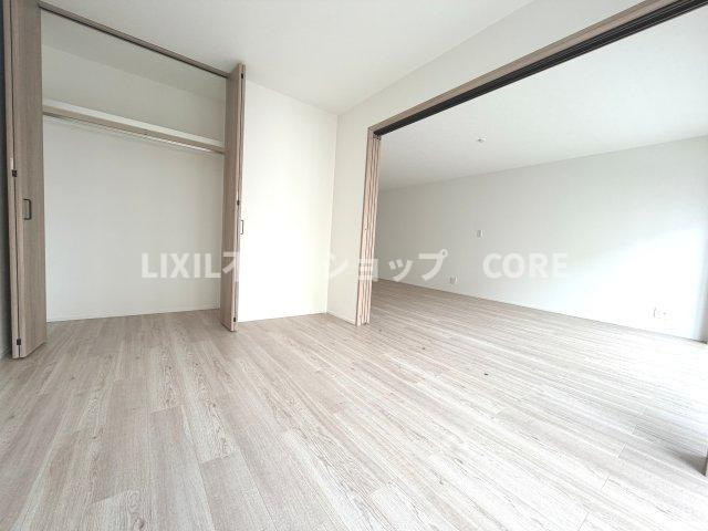 1日の疲れを癒し、心地よく寛げるようゆったりとした広さを確保しています。
