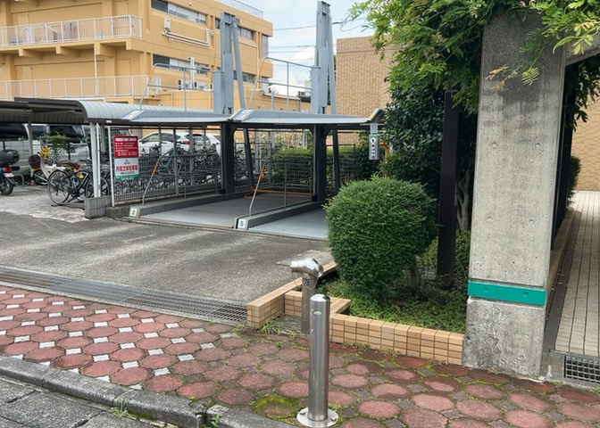 駐車場と明記されていても、最小スペースでつくられた駐車場だと大型車は駐車できなかったり、出入りしにくくなったりする可能性があります。お車のサイズと購入したい物件の駐車場のサイズを現地で確認しましょう。