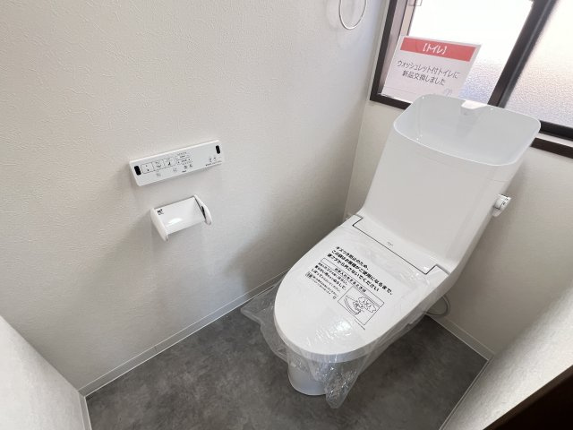 温水洗浄便座付きトイレ