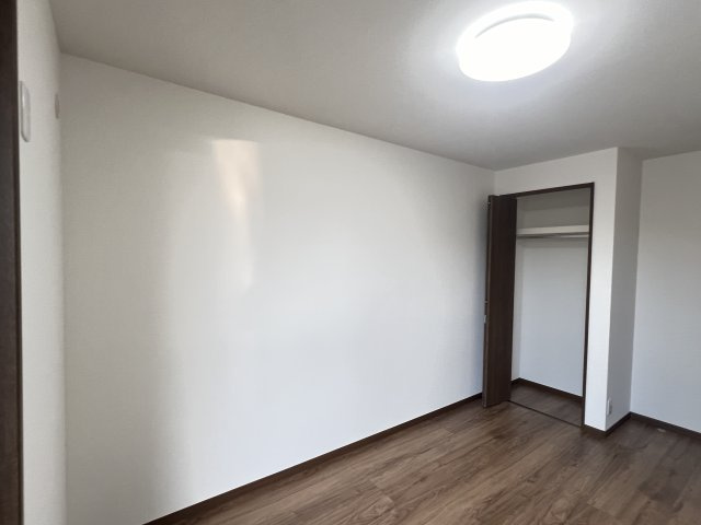 個人の部屋や寝室として使える洋室です