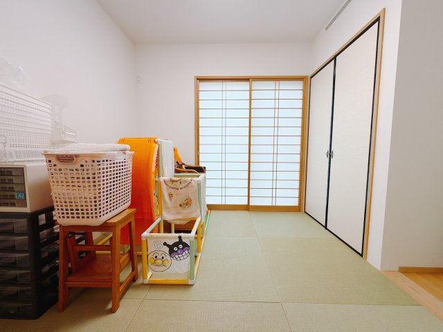 ■1階和室｜和室でしか味わえない畳ならではの香りや素材で和のやすらぎを感じてください♪休日はお子様とお昼寝するのにも最適です！