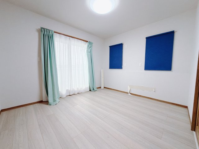 ■主寝室｜広い寝室ならインテリアも自由自在にお楽しみいただけます♪お外から帰ってきた後は寝室でゆっくり自分の時間をお過ごしください。