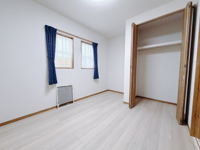 ■2階洋室｜2階各居室には収納をご用意しています♪常にお部屋を綺麗に保てます！小さなお子様も自然とお片付けができるようになるのでうれしいですよね！