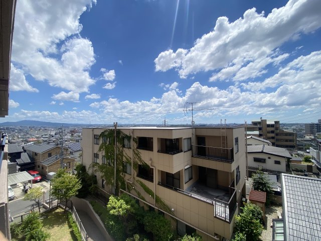 バルコニーからの眺望、天気のいい日は気分も上がりそうです♪