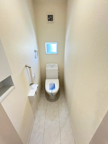 施工例。1階のトイレです。施工例は完成時と異なる場合があります。