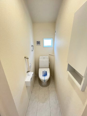 施工例。2階にもトイレです。施工例は完成時と異なる場合があります。