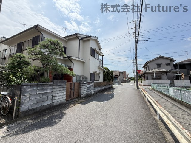 前面道路含む現地写真です。