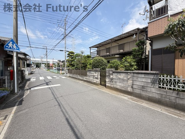 前面道路含む現地写真です。