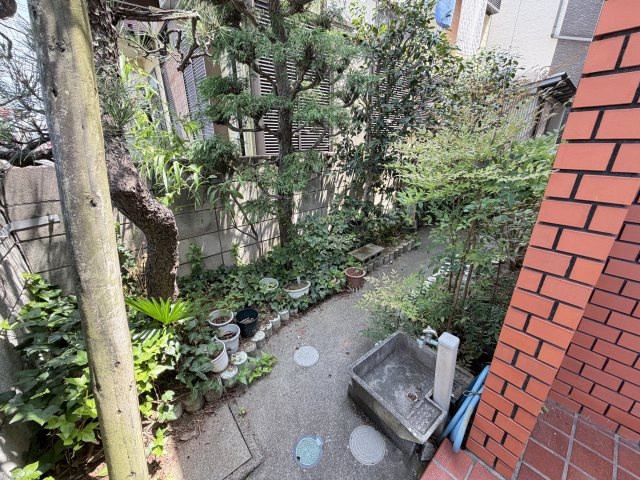 外水栓付きのお庭です